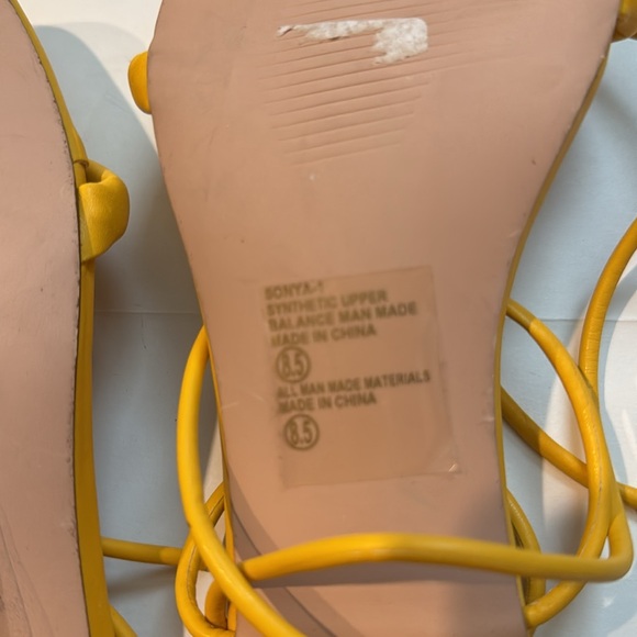 Size 8.5 - Picture 4 of 5